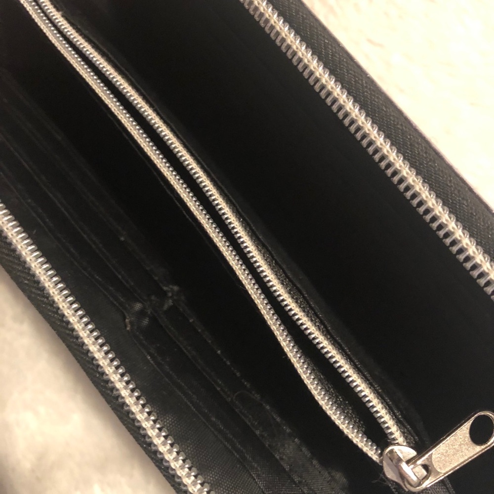 Ariel Wallet - Picture 3 of 3